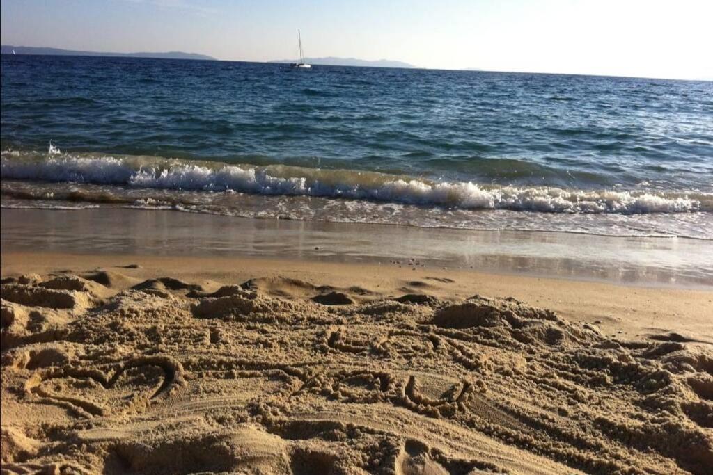 Au Petit Bonheur Vue Mer, Parking, 400M Plage เลอลาวองดูว์ ภายนอก รูปภาพ